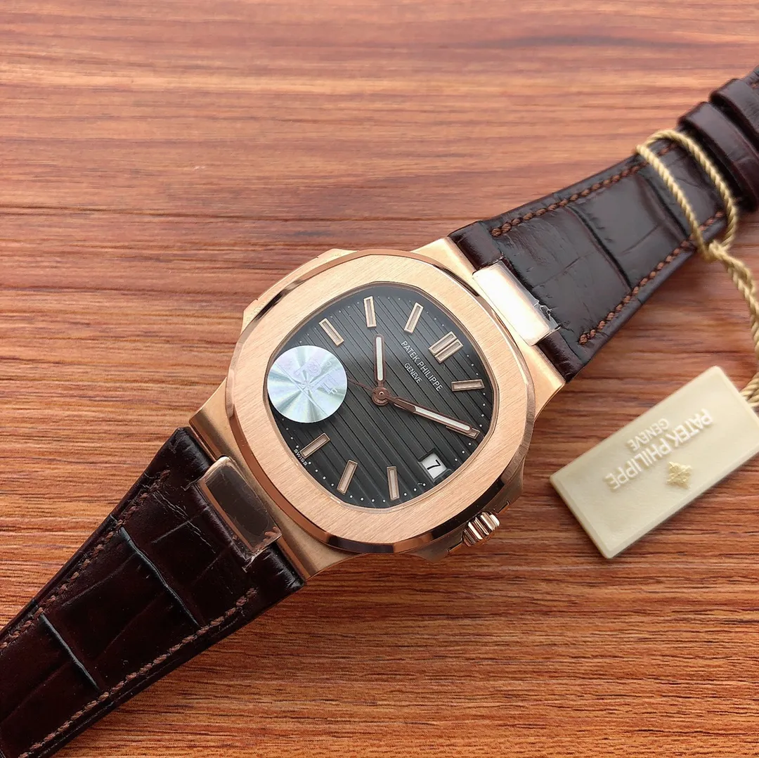 【Top Replica】💰5200! PF shockingly produces Patek Philippe 🎮King of Steel Watches 5711R Nautilus King of Steel Watches PP Patek Philippe 5711 is the best detoxification solution on the Internet, with Patek Philippe 9015 modified Cal.324 self-winding movement (non-domestic machine modification) 40x10mm, 🎮Customized ergonomic strap, the middle bead of the steel strap is diamond-shaped, and the best-selling style in the market Combined with genuine products. The polishing of the case is more perfect and comes with a full set of original Patek Philippe double-sealed packaging boxes, giving you the best Patek Philippe experience on the Internet. 🎮Sanjie exquisitely recommends men’s fully automatic mechanical movement men’s watches. SJ carefully creates ultra-realistic photo shoots for you.